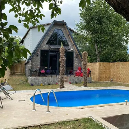 Sleek Bungalow With Heated Pool Near Casa vacanze Sapanca